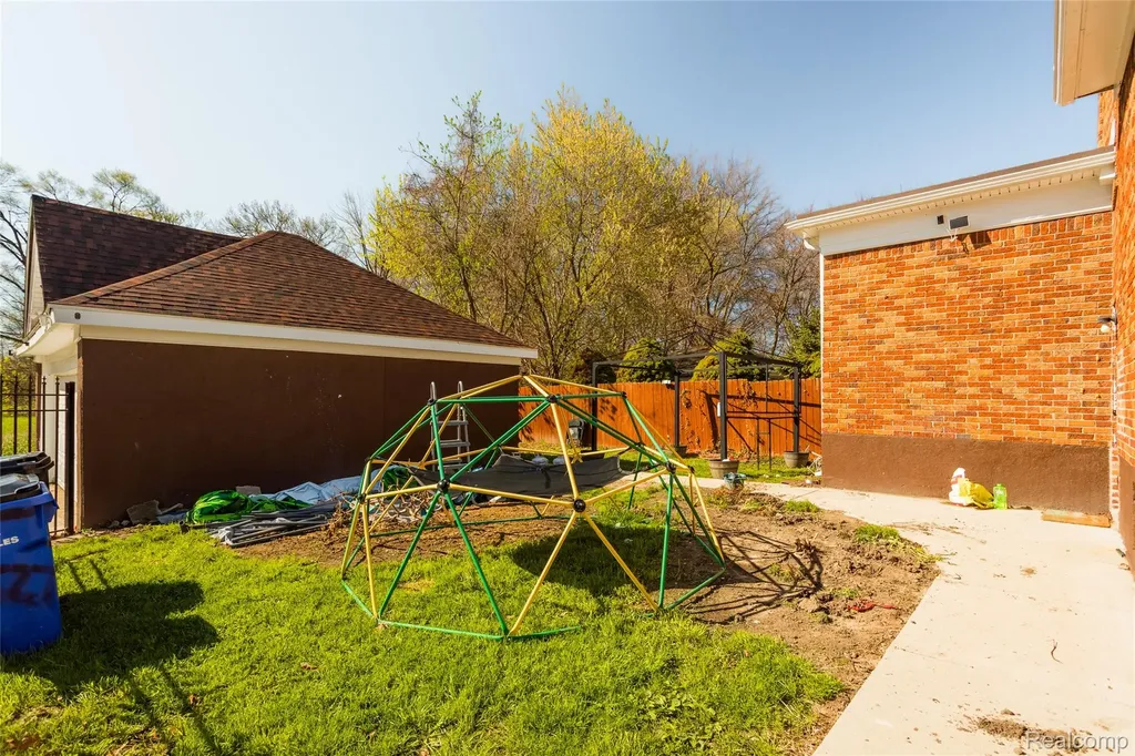11164 E Outer Drive Detroit City MI 48224