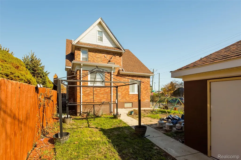 11164 E Outer Drive Detroit City MI 48224