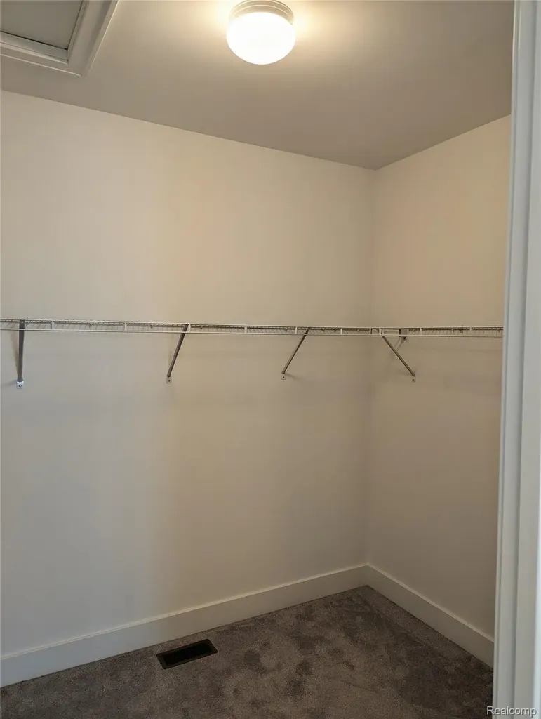 2298 Pondview Lane Troy City MI 48085