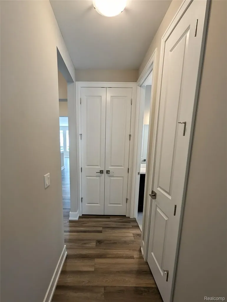 2298 Pondview Lane Troy City MI 48085