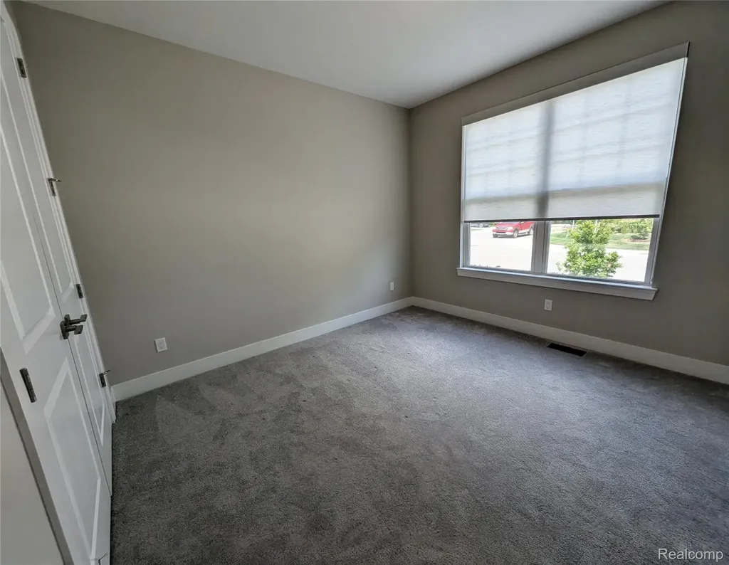 2298 Pondview Lane Troy City MI 48085