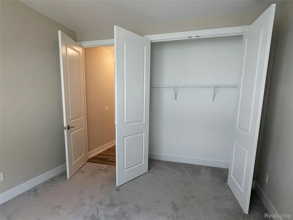 2298 Pondview Lane Troy City MI 48085