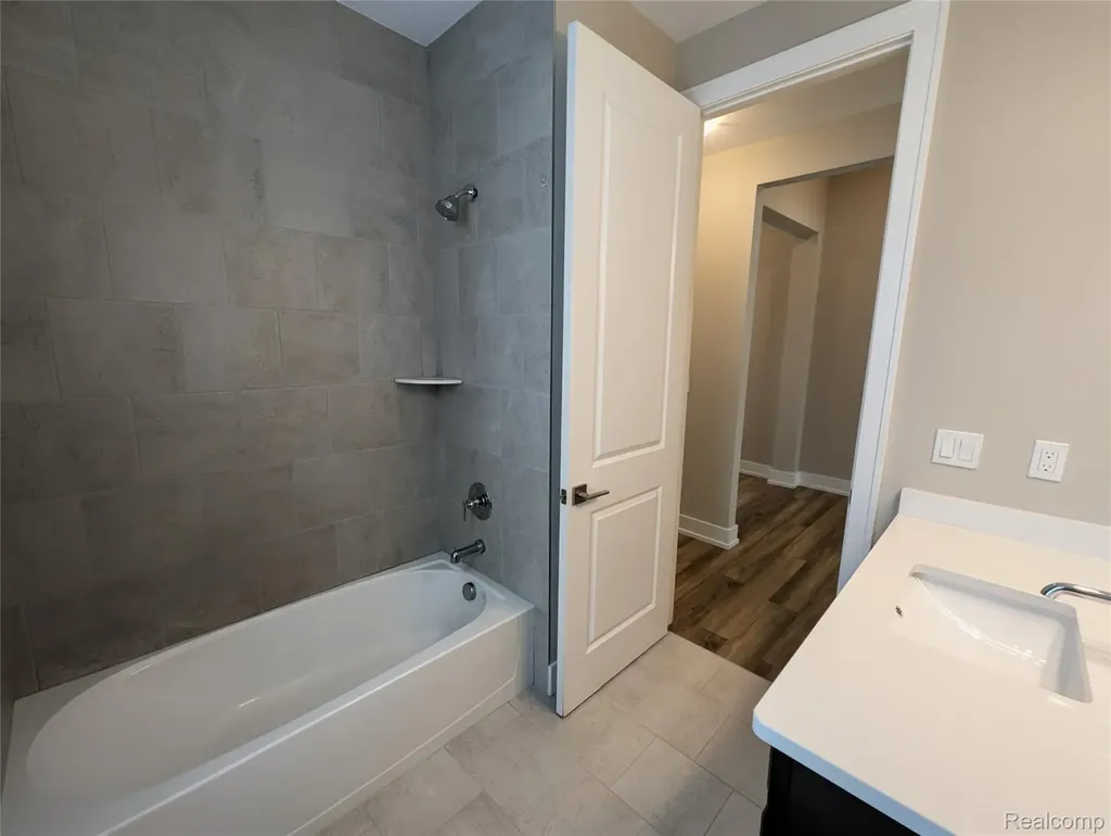 2298 Pondview Lane Troy City MI 48085