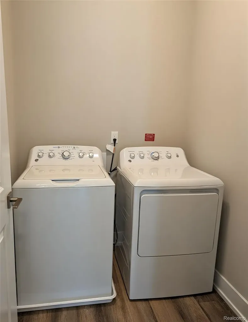 2298 Pondview Lane Troy City MI 48085