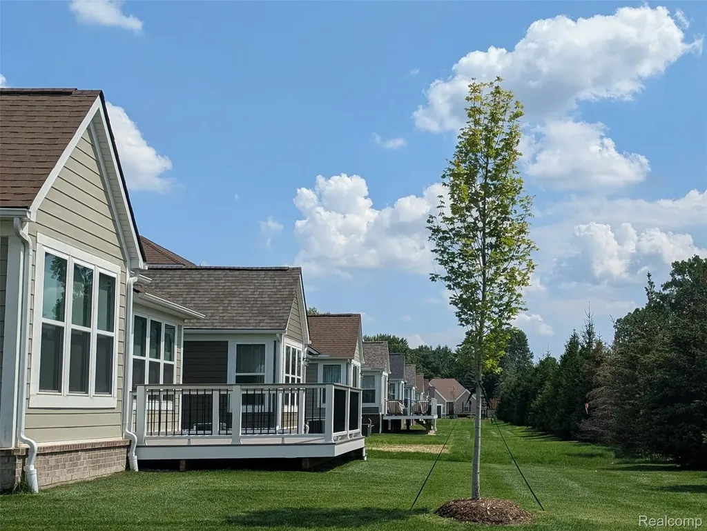 2298 Pondview Lane Troy City MI 48085