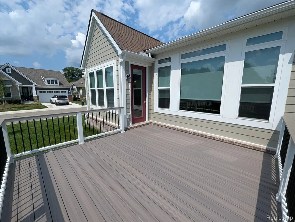 2298 Pondview Lane Troy City MI 48085
