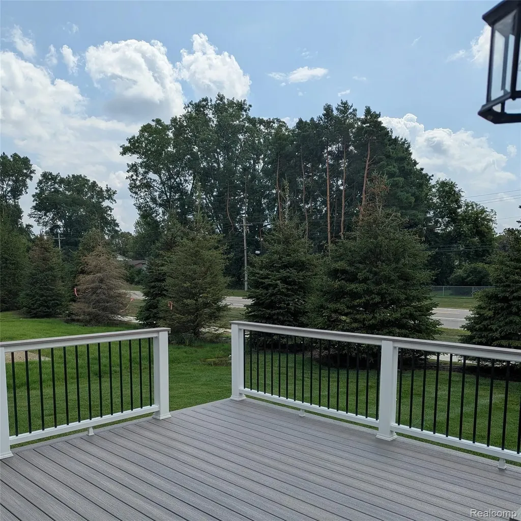 2298 Pondview Lane Troy City MI 48085