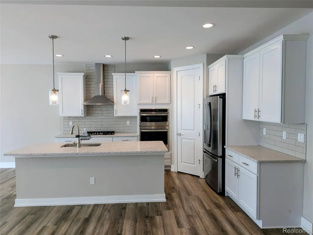 2298 Pondview Lane Troy City MI 48085