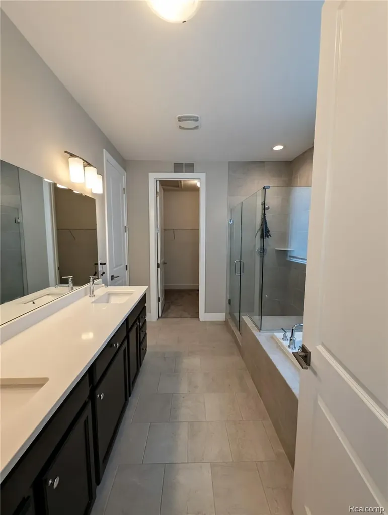 2298 Pondview Lane Troy City MI 48085