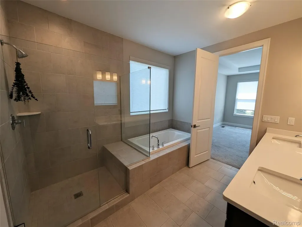 2298 Pondview Lane Troy City MI 48085