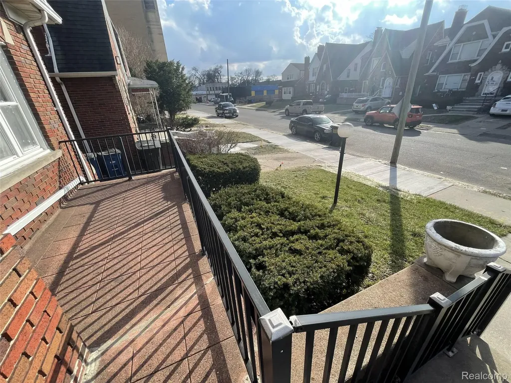 17152 Santa Rosa Drive Detroit City MI 48221