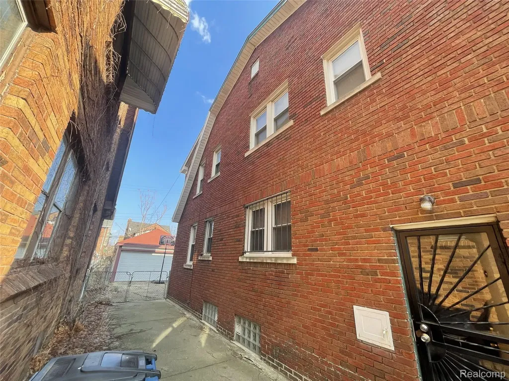 17152 Santa Rosa Drive Detroit City MI 48221