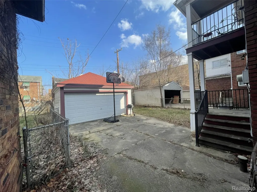17152 Santa Rosa Drive Detroit City MI 48221