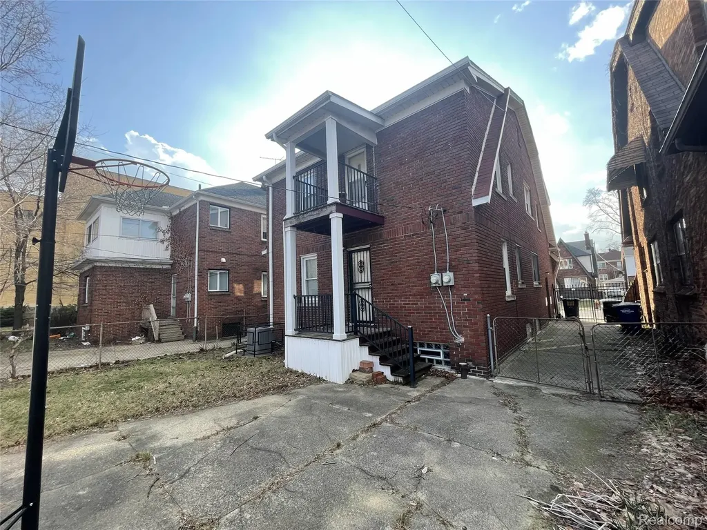 17152 Santa Rosa Drive Detroit City MI 48221