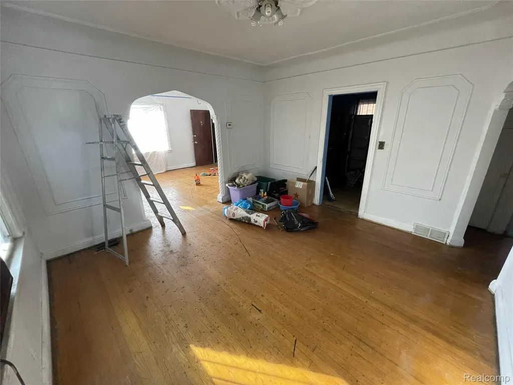17152 Santa Rosa Drive Detroit City MI 48221