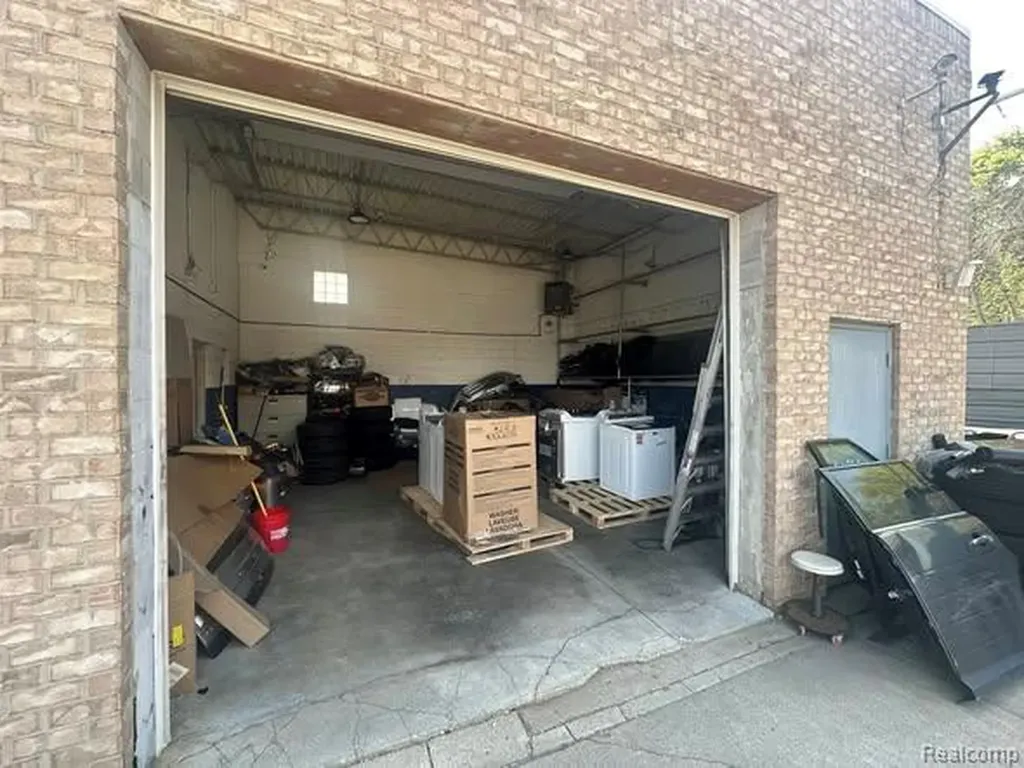 23321 Plymouth Road Redford Charter Township MI 48239