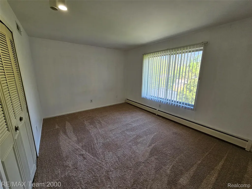 33234 Kingslane Farmington City MI 48336