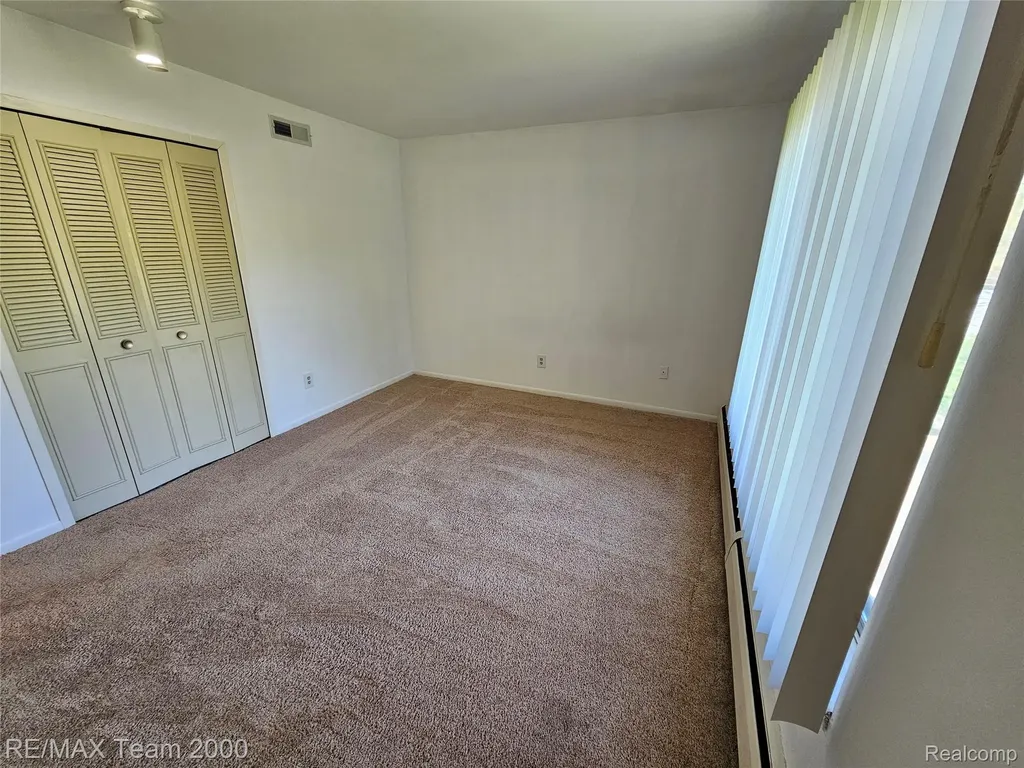 33234 Kingslane Farmington City MI 48336