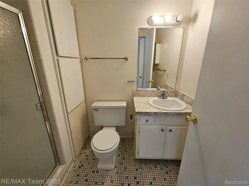 33234 Kingslane Farmington City MI 48336