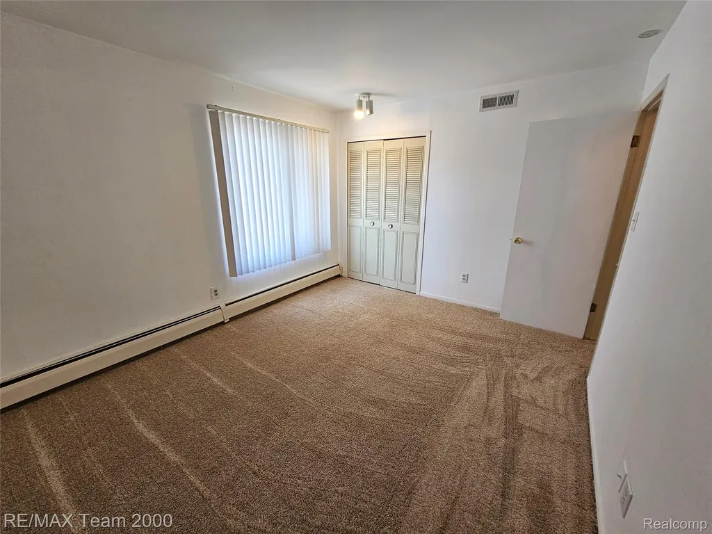 33234 Kingslane Farmington City MI 48336