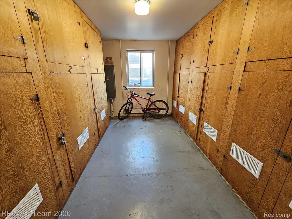 33234 Kingslane Farmington City MI 48336