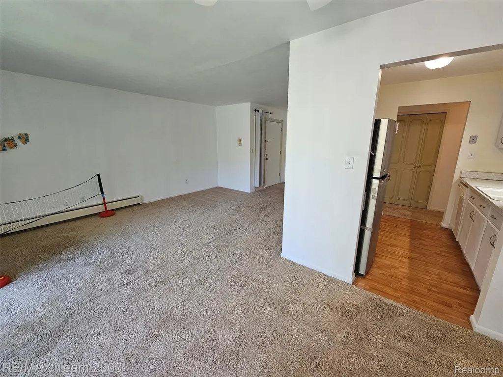 33234 Kingslane Farmington City MI 48336