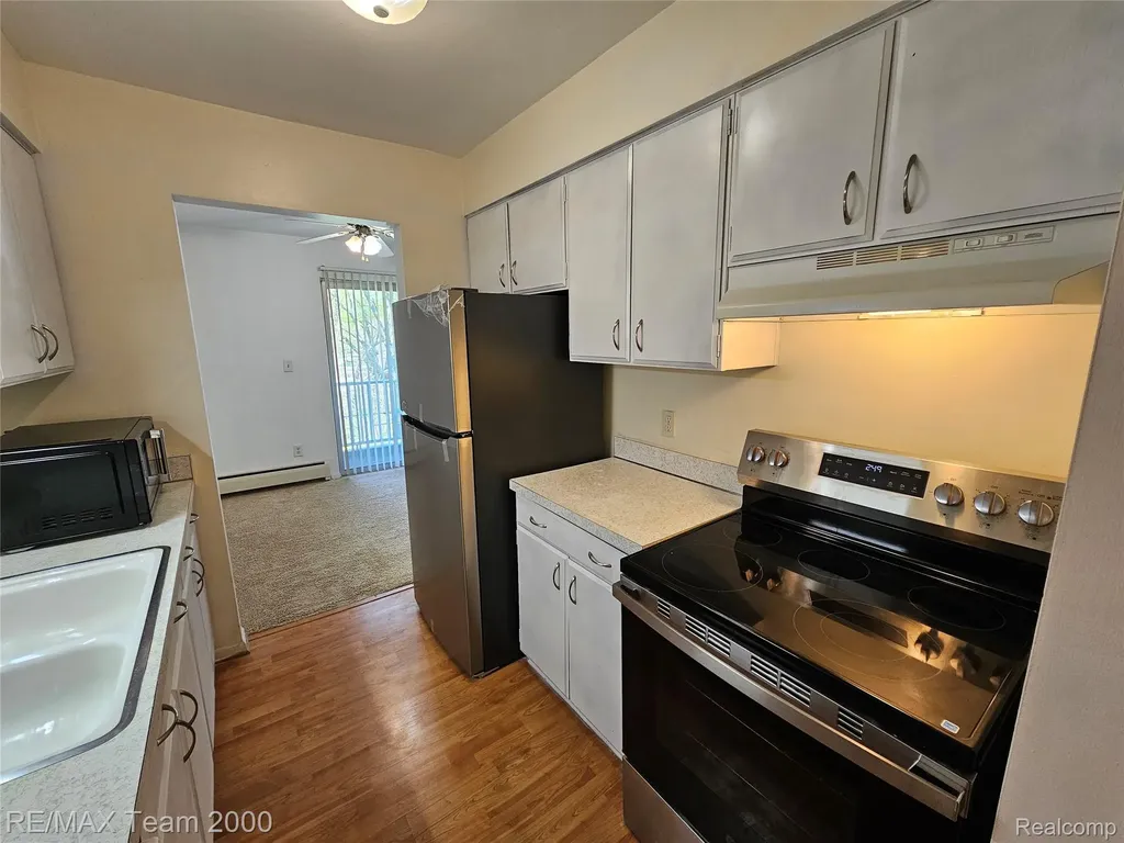 33234 Kingslane Farmington City MI 48336