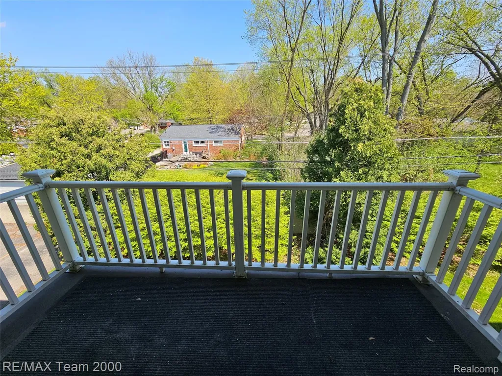 33234 Kingslane Farmington City MI 48336