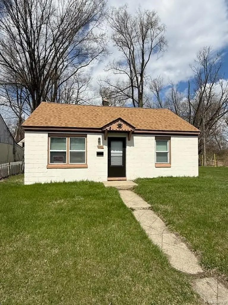 21554 W Davison Street Detroit City MI 48223