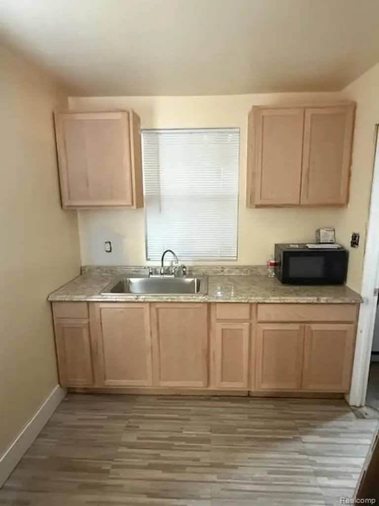 21554 W Davison Street Detroit City MI 48223