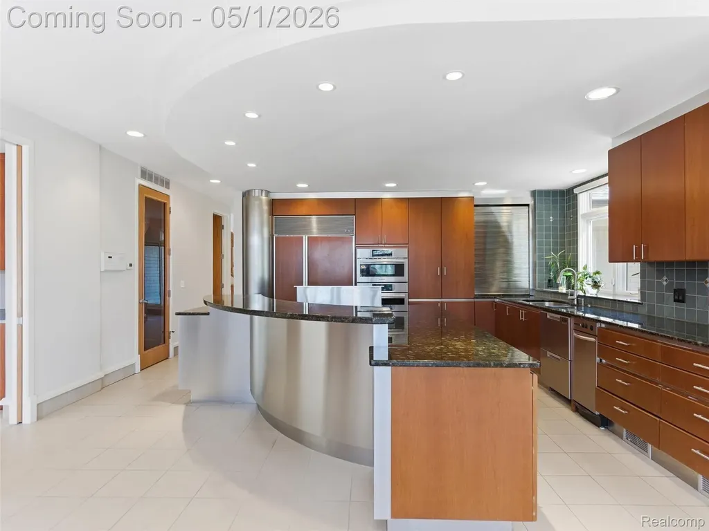 8390 Warwick Groves Court Grand Blanc Charter Township MI 48439