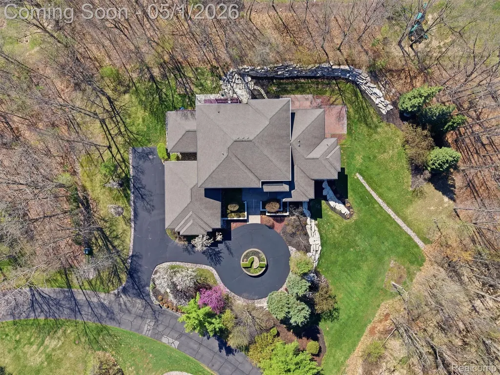 8390 Warwick Groves Court Grand Blanc Charter Township MI 48439