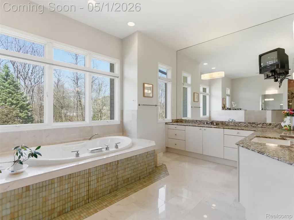 8390 Warwick Groves Court Grand Blanc Charter Township MI 48439