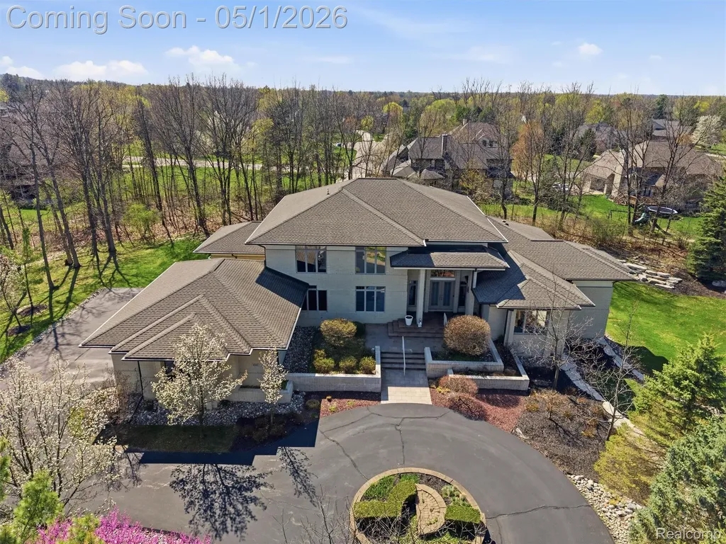 8390 Warwick Groves Court Grand Blanc Charter Township MI 48439