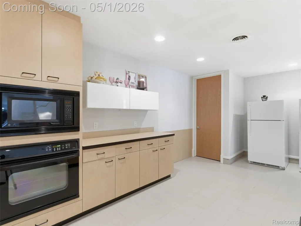 8390 Warwick Groves Court Grand Blanc Charter Township MI 48439