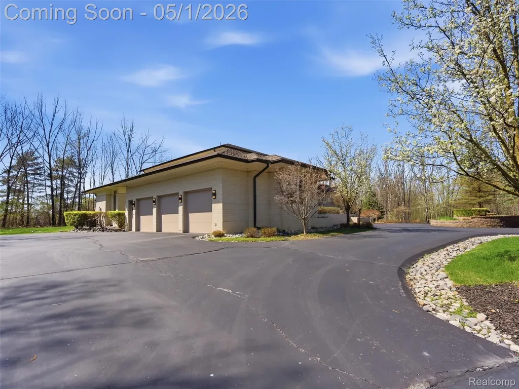 8390 Warwick Groves Court Grand Blanc Charter Township MI 48439