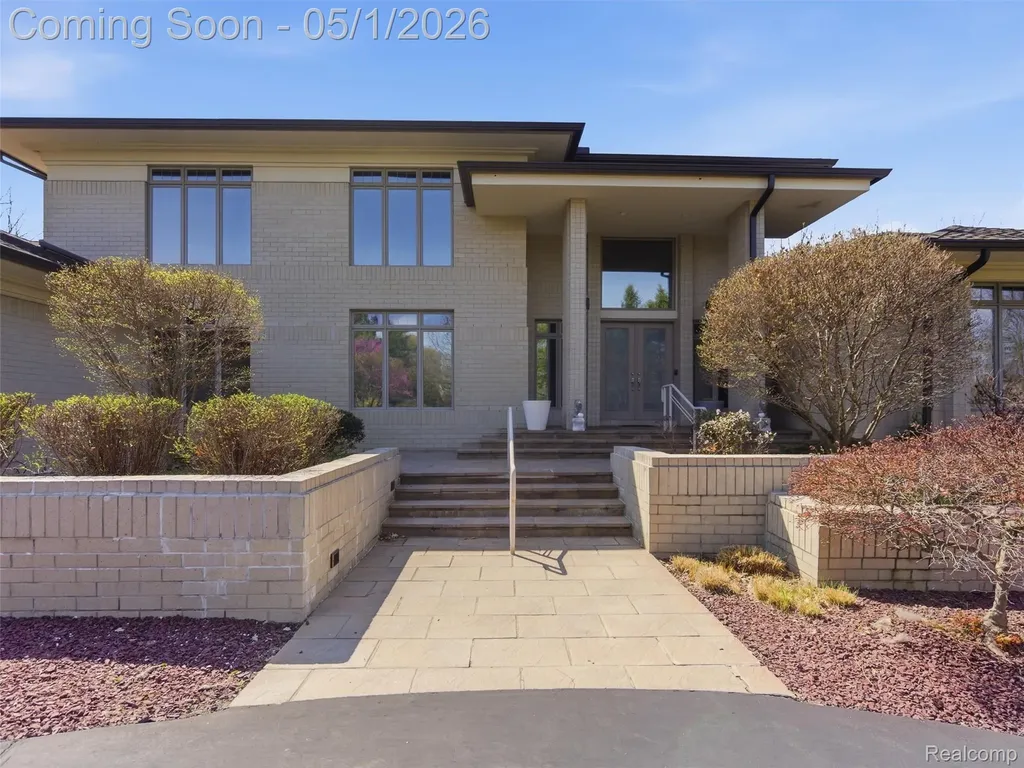 8390 Warwick Groves Court Grand Blanc Charter Township MI 48439