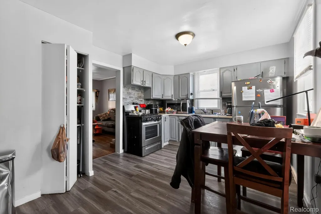 5918 Cardwell Street Garden City City MI 48135