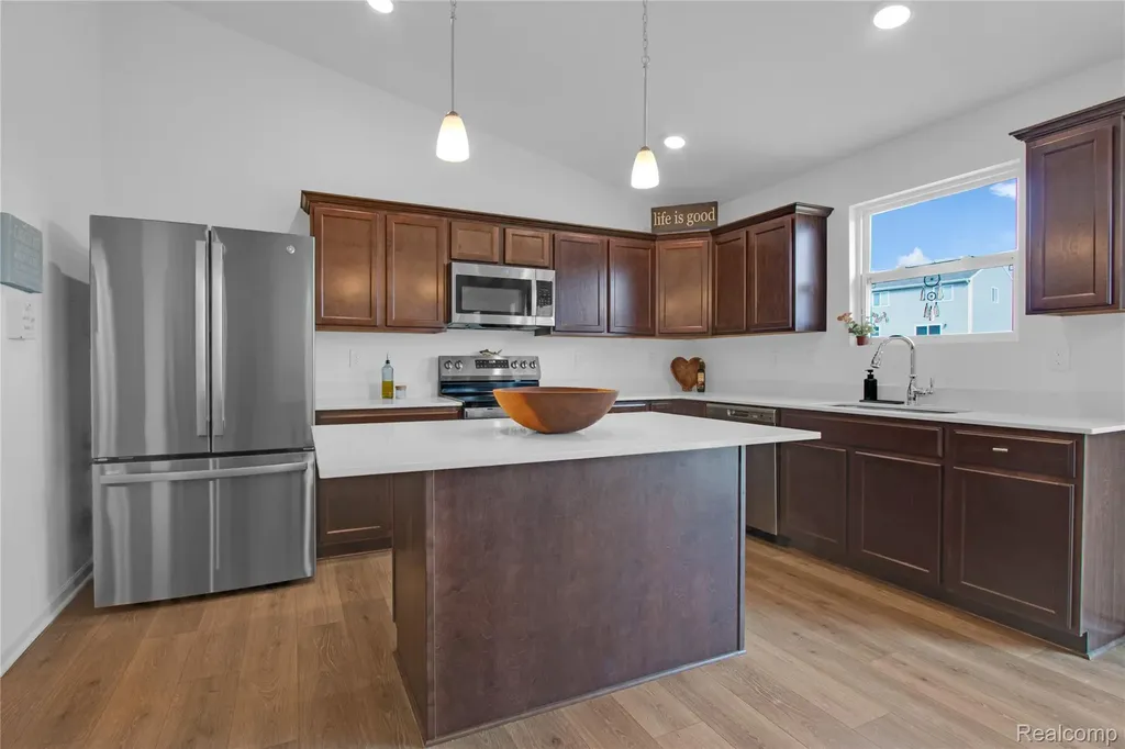 2824 Somerset Street Lapeer City MI 48446