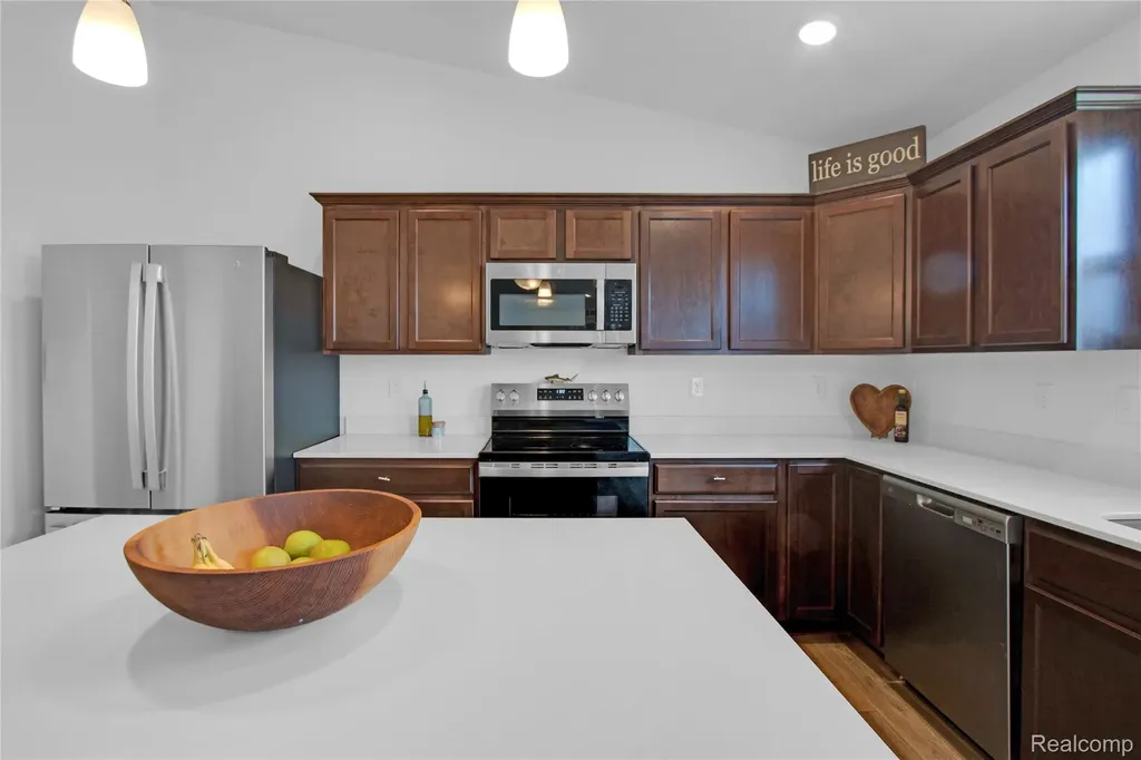 2824 Somerset Street Lapeer City MI 48446