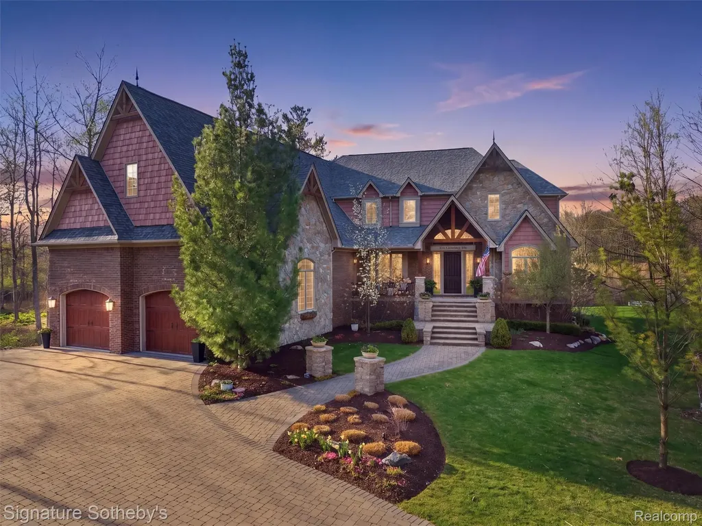 1595 Carriage Way Rochester City MI 48307