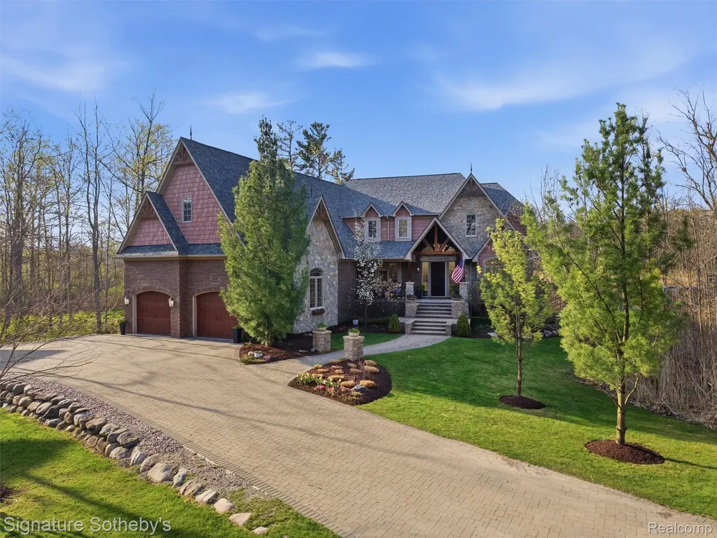 1595 Carriage Way Rochester City MI 48307