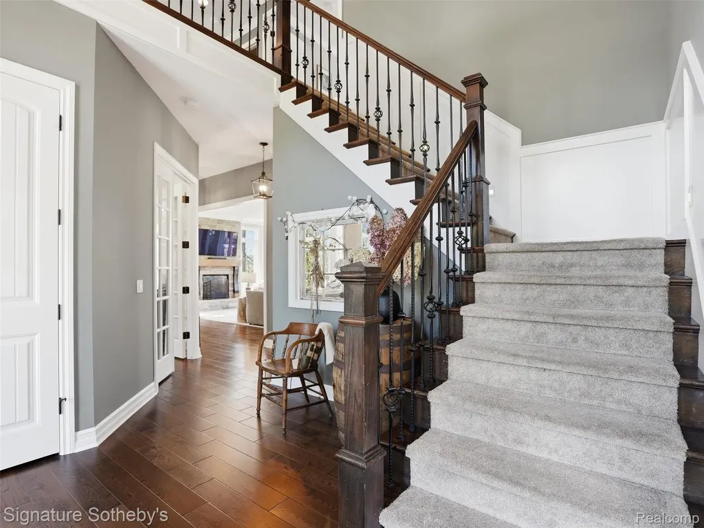 1595 Carriage Way Rochester City MI 48307