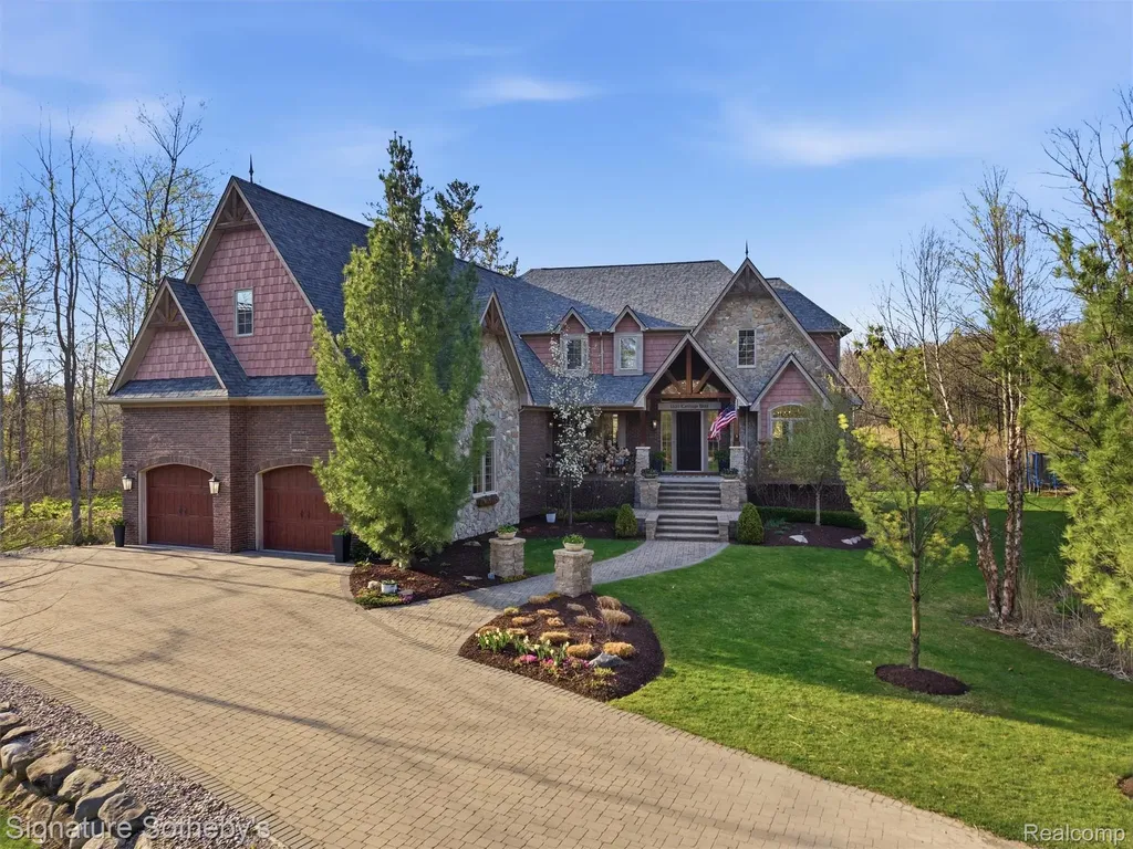 1595 Carriage Way Rochester City MI 48307