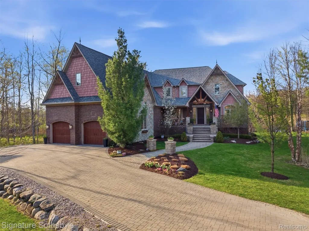 1595 Carriage Way Rochester City MI 48307