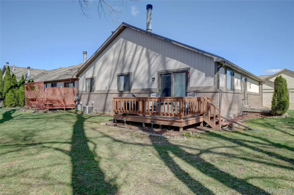 20522 Longwood Drive Clinton Charter Township MI 48038