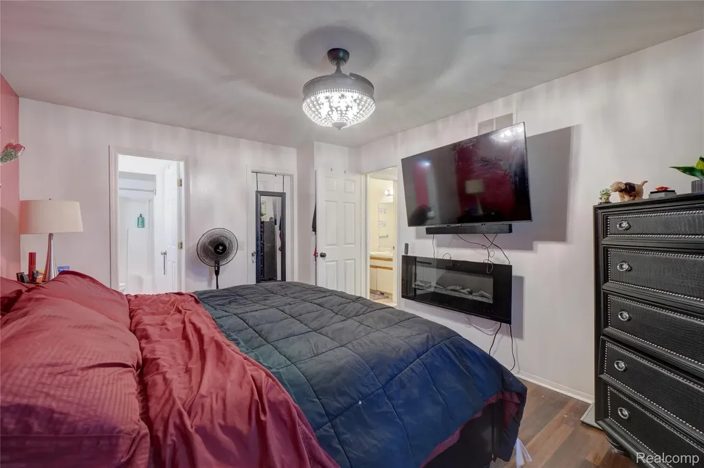 20522 Longwood Drive Clinton Charter Township MI 48038