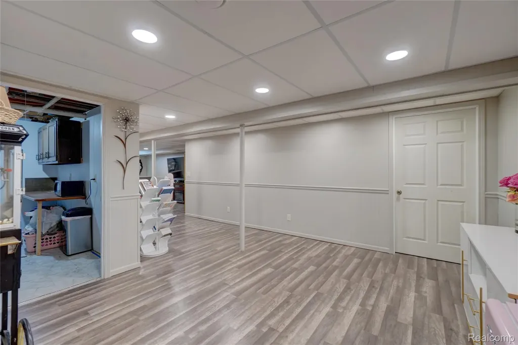 20522 Longwood Drive Clinton Charter Township MI 48038
