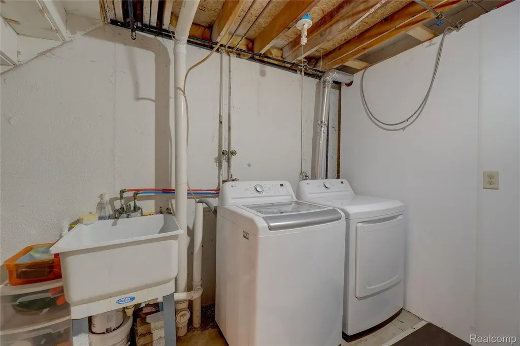 20522 Longwood Drive Clinton Charter Township MI 48038