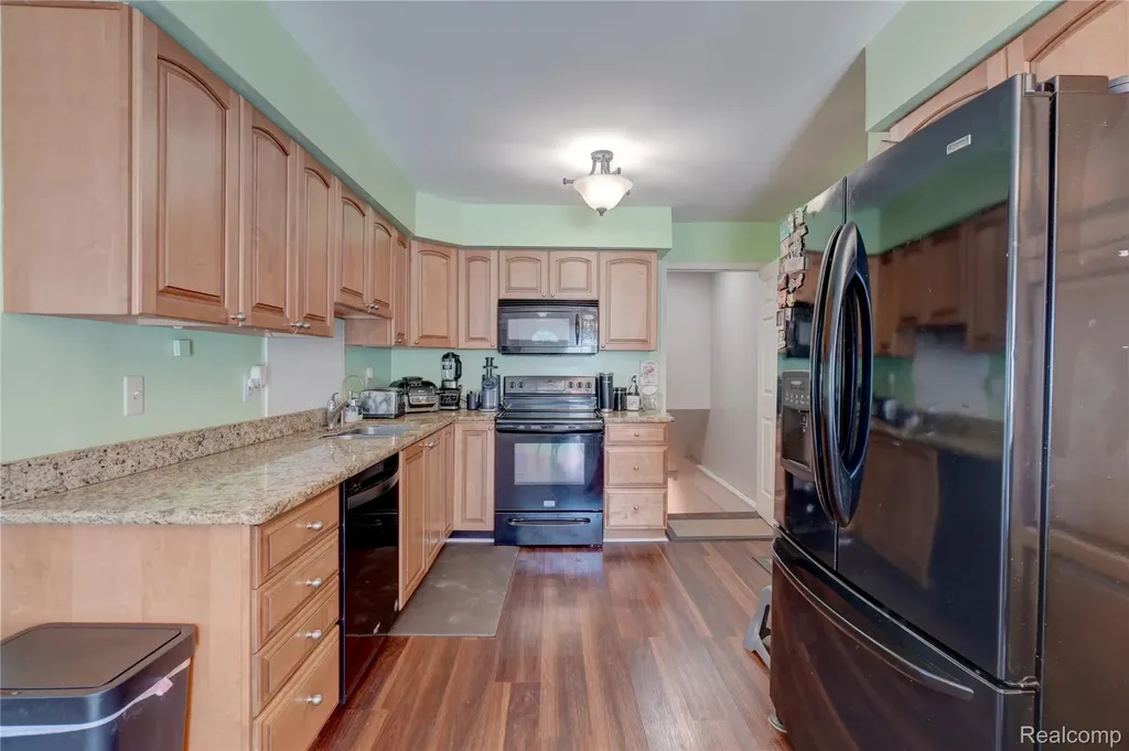 20522 Longwood Drive Clinton Charter Township MI 48038